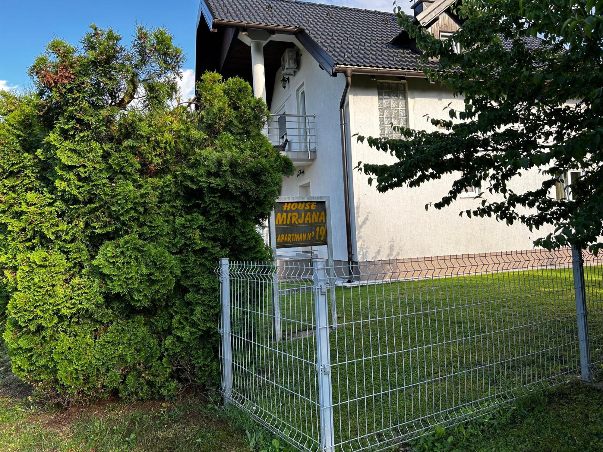 House Mirjana Hotel สโมลยานัซ ภายนอก รูปภาพ